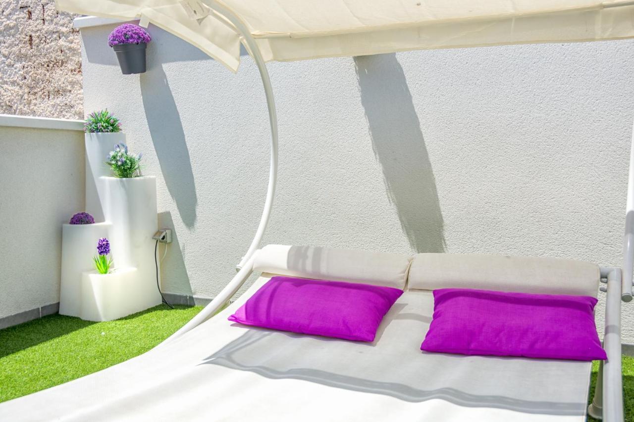 Atico Con Terraza Ac 1Hab En El Centro Y Piscina Comunitaria Apartman Málaga Kültér fotó