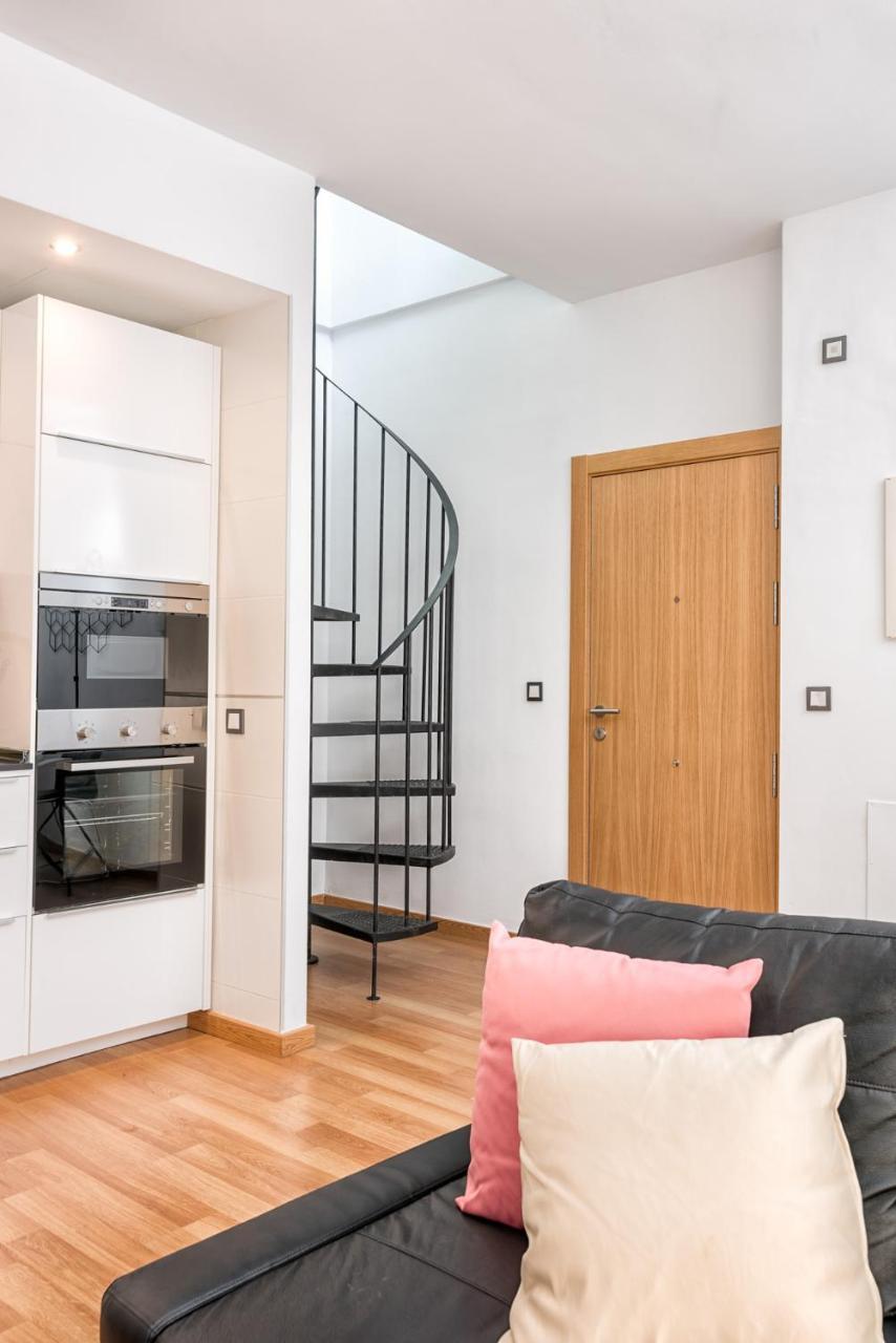 Atico Con Terraza Ac 1Hab En El Centro Y Piscina Comunitaria Apartman Málaga Kültér fotó