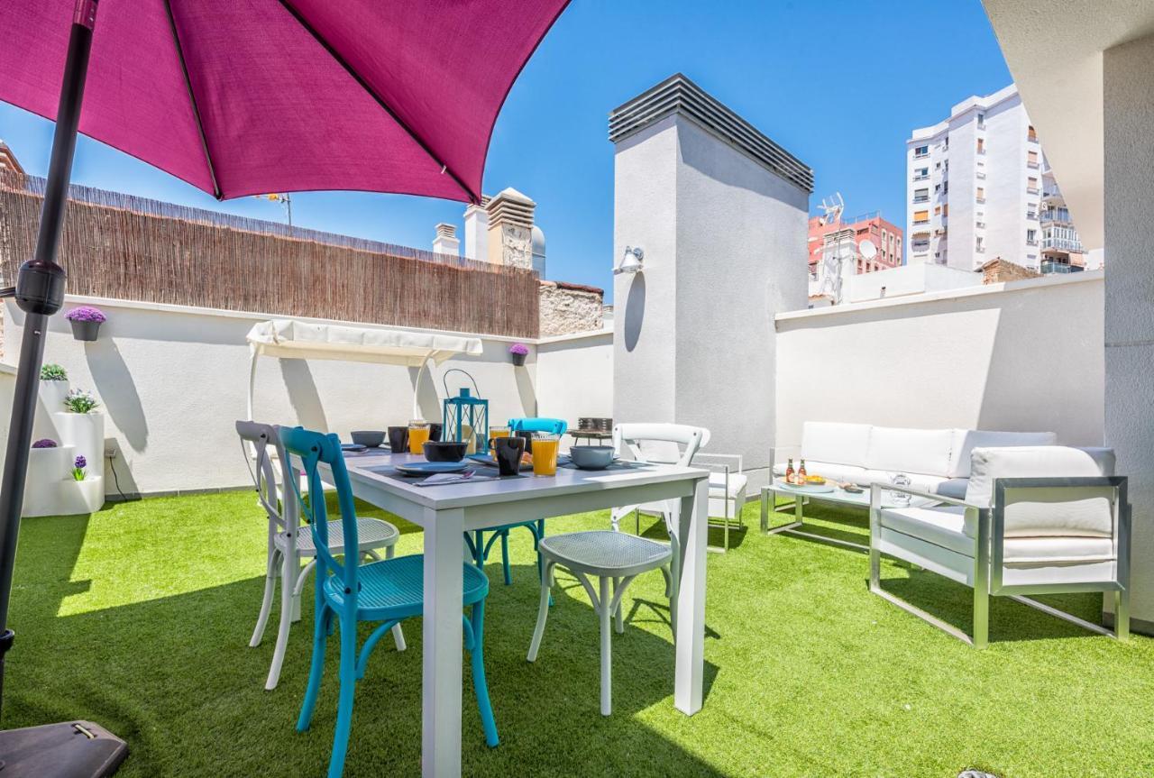 Atico Con Terraza Ac 1Hab En El Centro Y Piscina Comunitaria Apartman Málaga Kültér fotó