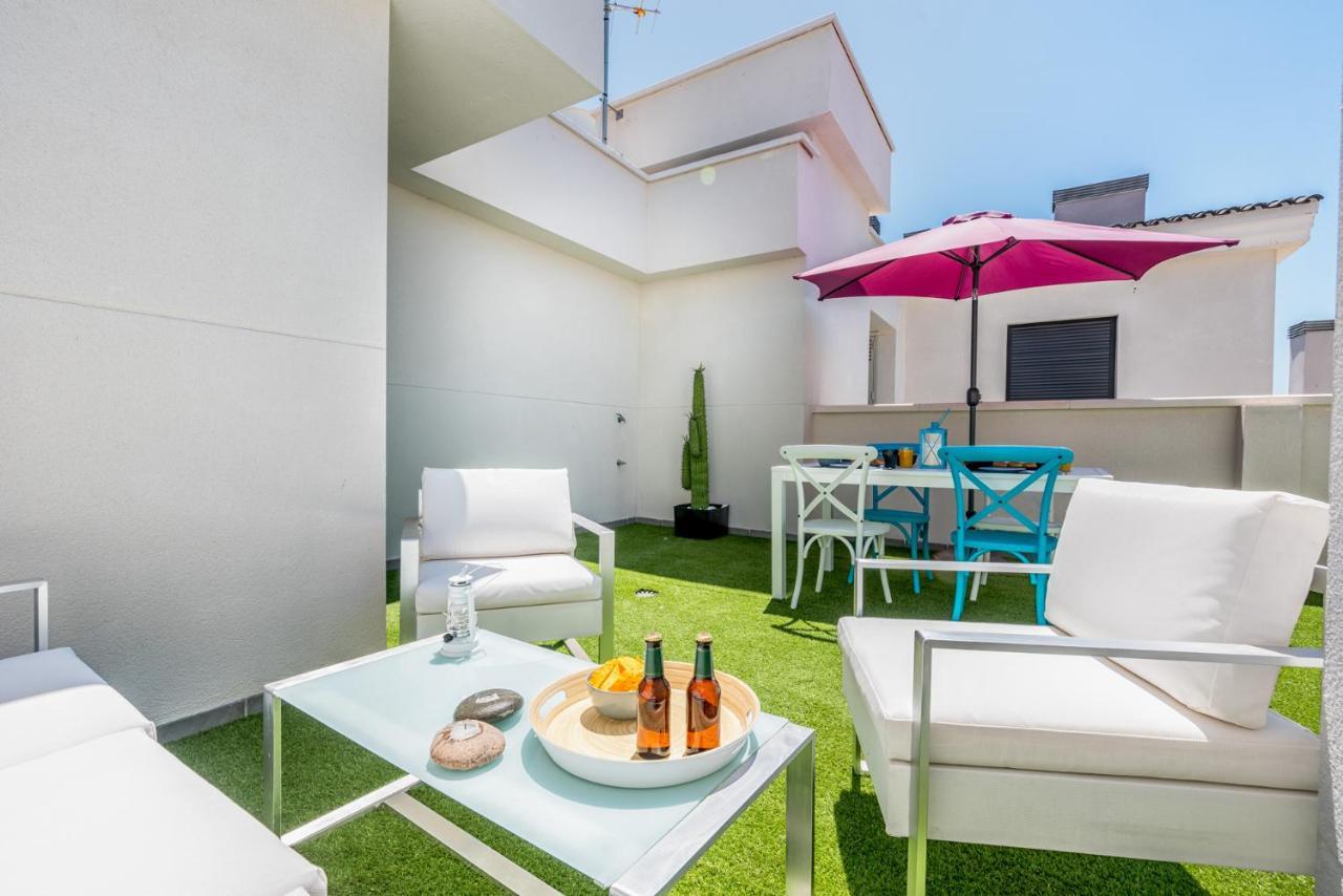 Atico Con Terraza Ac 1Hab En El Centro Y Piscina Comunitaria Apartman Málaga Kültér fotó