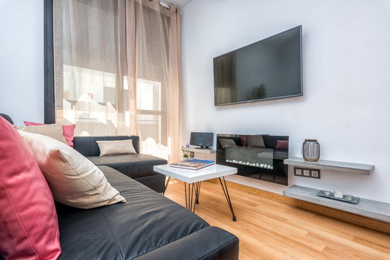 Atico Con Terraza Ac 1Hab En El Centro Y Piscina Comunitaria Apartman Málaga Kültér fotó