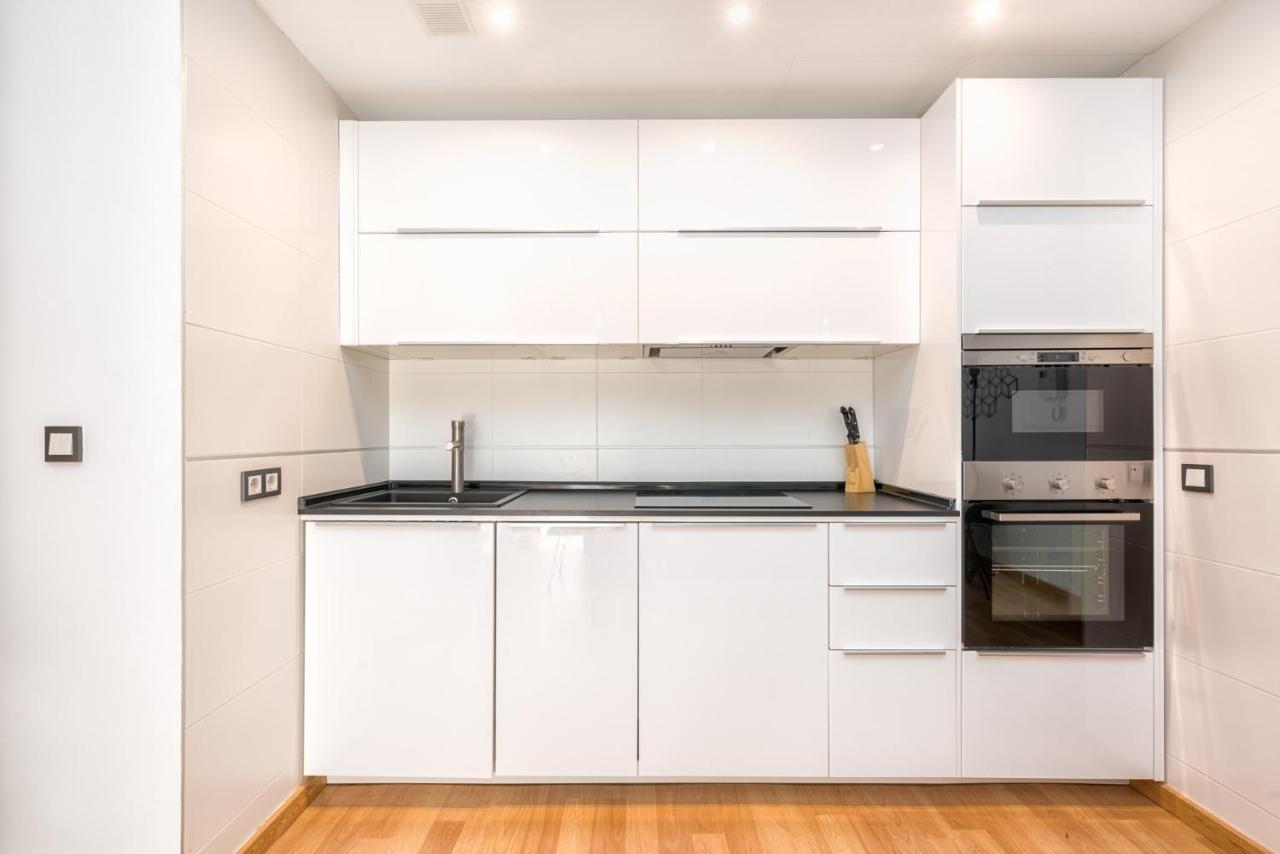 Atico Con Terraza Ac 1Hab En El Centro Y Piscina Comunitaria Apartman Málaga Kültér fotó