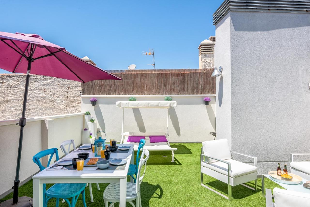 Atico Con Terraza Ac 1Hab En El Centro Y Piscina Comunitaria Apartman Málaga Kültér fotó