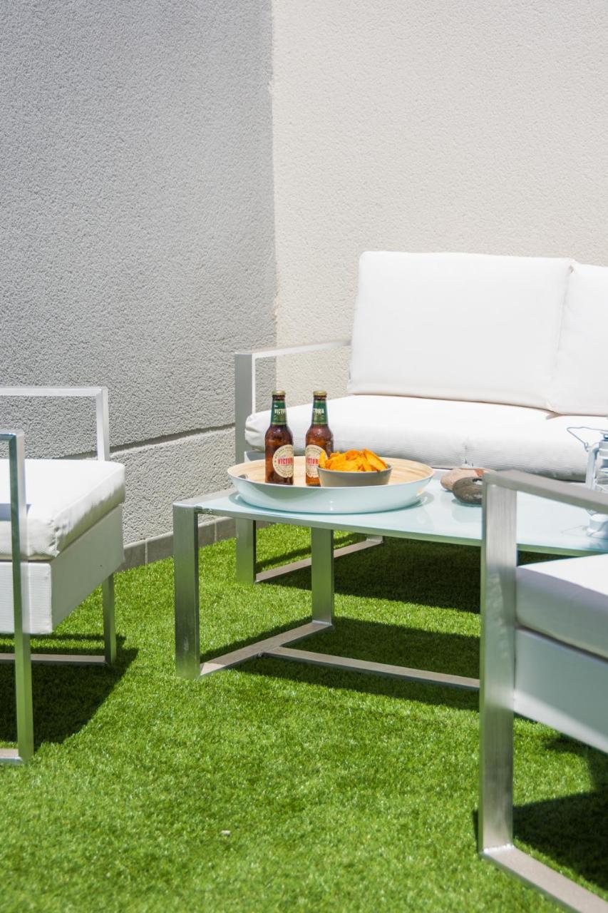 Atico Con Terraza Ac 1Hab En El Centro Y Piscina Comunitaria Apartman Málaga Kültér fotó