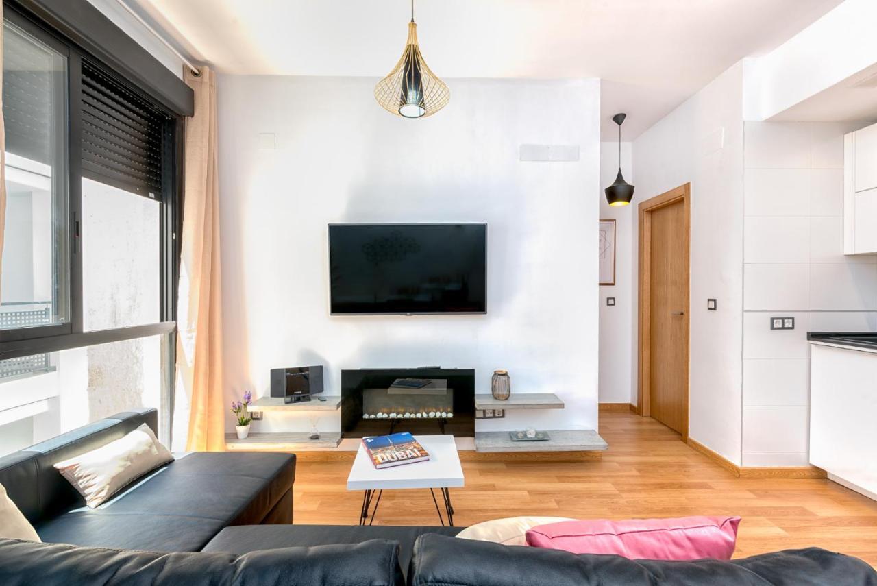 Atico Con Terraza Ac 1Hab En El Centro Y Piscina Comunitaria Apartman Málaga Kültér fotó