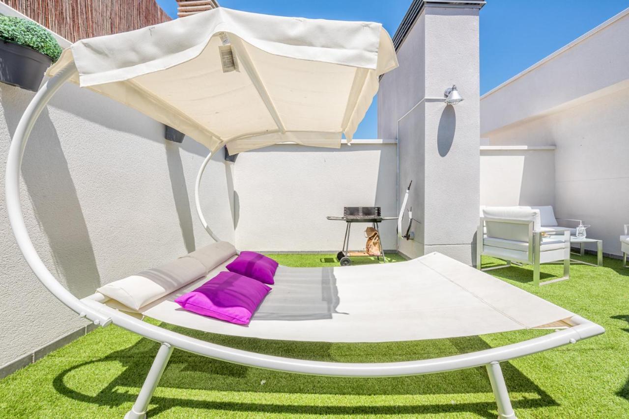 Atico Con Terraza Ac 1Hab En El Centro Y Piscina Comunitaria Apartman Málaga Kültér fotó