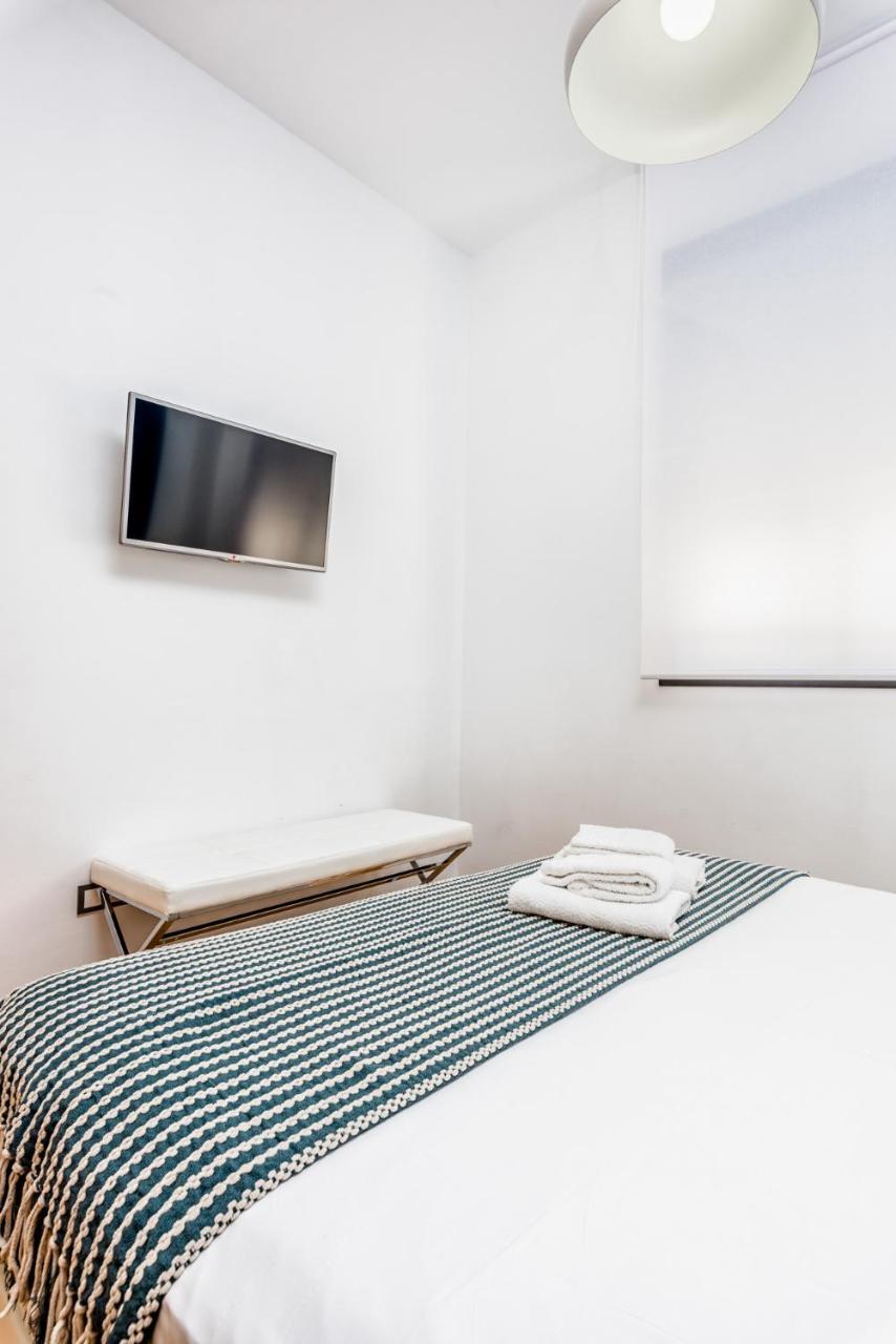 Atico Con Terraza Ac 1Hab En El Centro Y Piscina Comunitaria Apartman Málaga Kültér fotó