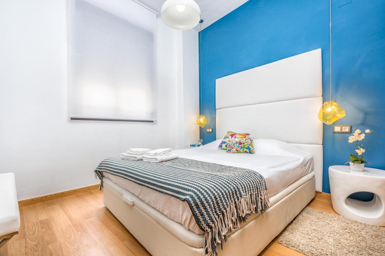 Atico Con Terraza Ac 1Hab En El Centro Y Piscina Comunitaria Apartman Málaga Kültér fotó