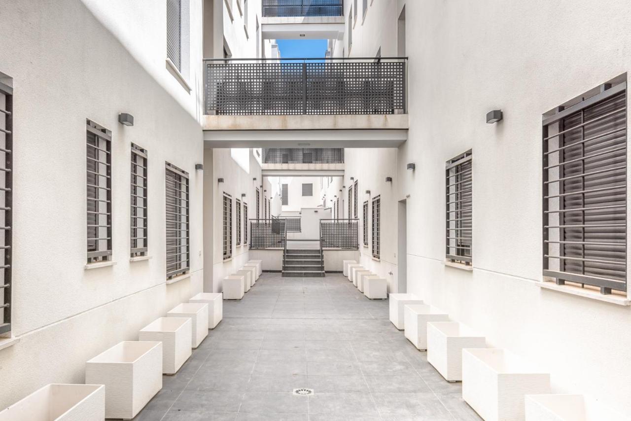 Atico Con Terraza Ac 1Hab En El Centro Y Piscina Comunitaria Apartman Málaga Kültér fotó