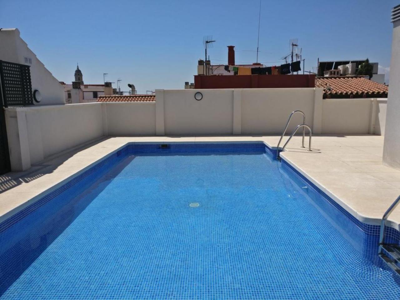 Atico Con Terraza Ac 1Hab En El Centro Y Piscina Comunitaria Apartman Málaga Kültér fotó